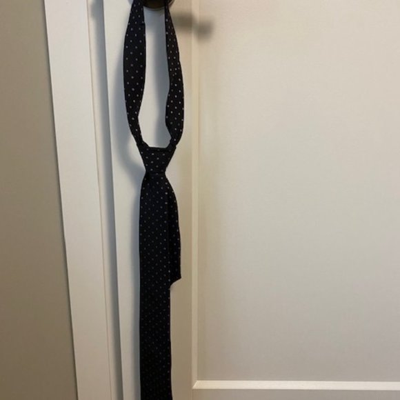 Boy's Black Suit Size 14R, Shirt Size 12R, Tie - Picture 10 of 13